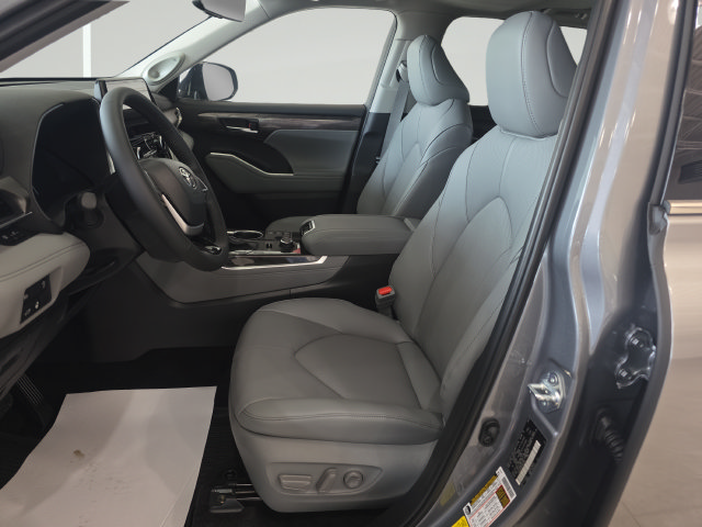 New 2026 Toyota Highlander Limited AWD/4WD image 12