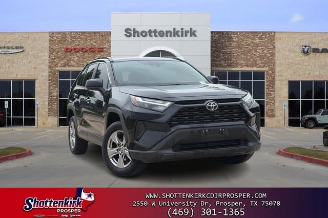 Used 2025 Toyota RAV4 LE AWD/4WD image 1