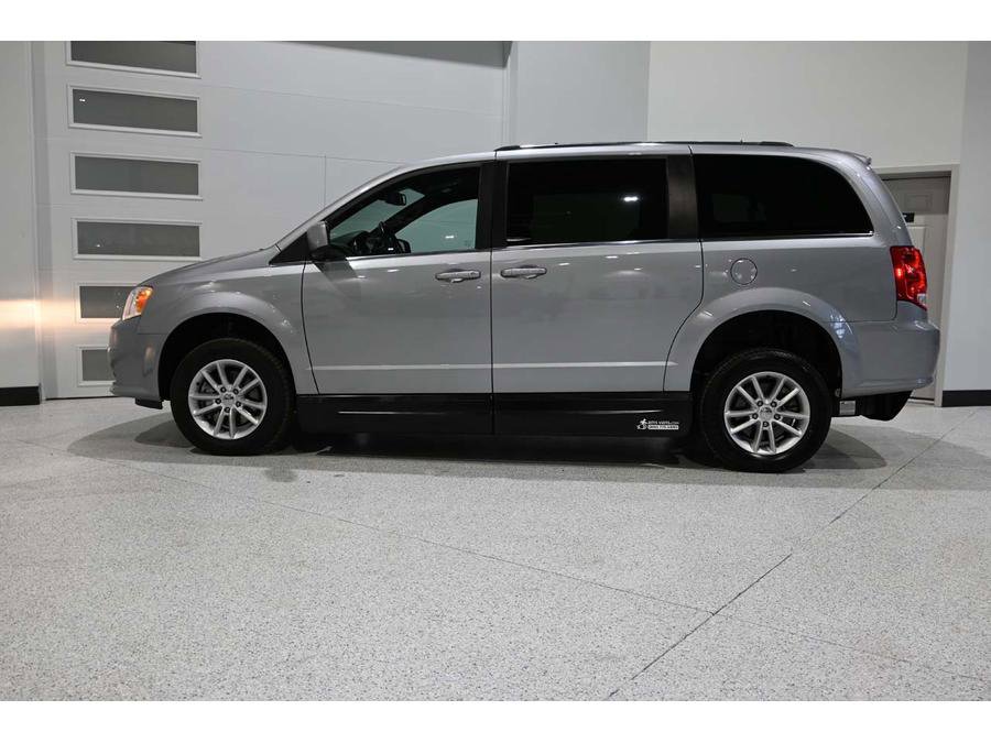 Used 2019 Dodge Grand Caravan SXT image 8