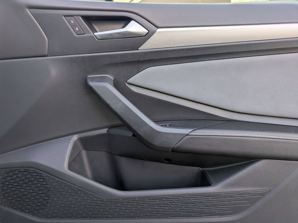 Used 2025 Volkswagen Jetta SE image 31