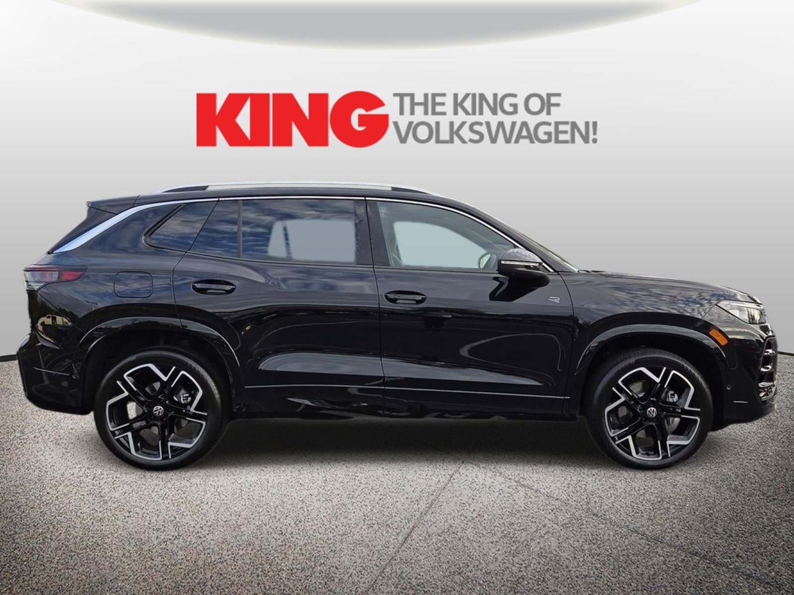 New 2026 Volkswagen Tiguan SEL R-Line AWD/4WD image 2