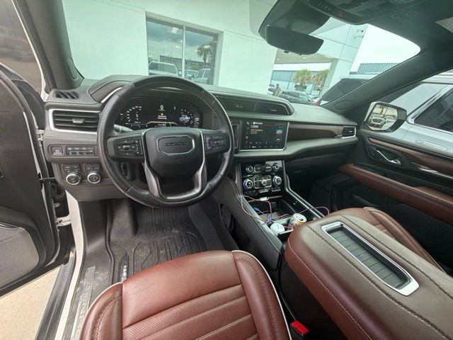 Used 2023 GMC Yukon Denali Ultimate w/ LPO, Floor Liner Package AWD/4WD image 13