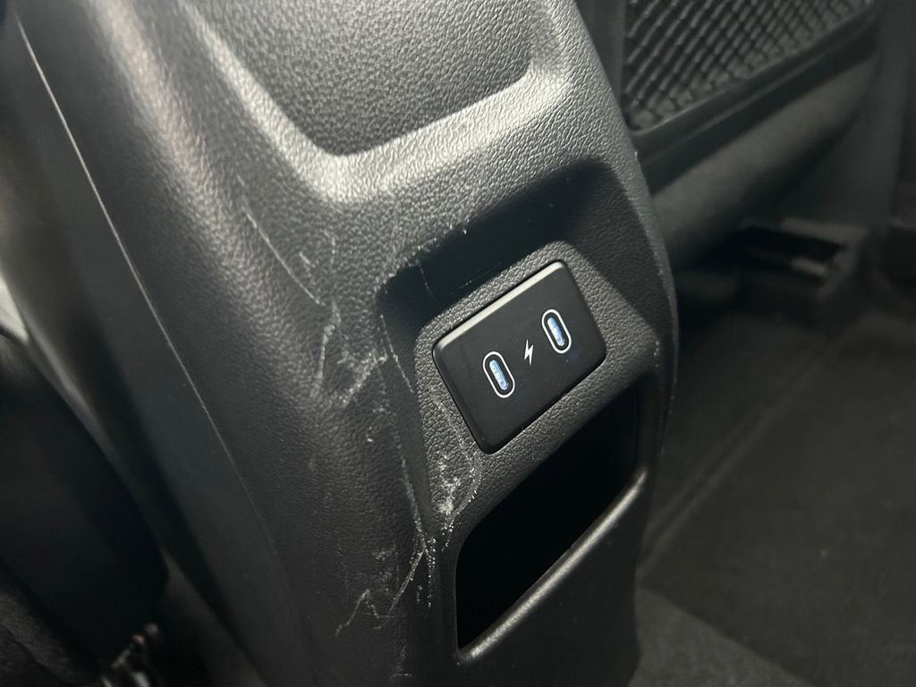 Certified 2025 Hyundai Venue SEL image 35