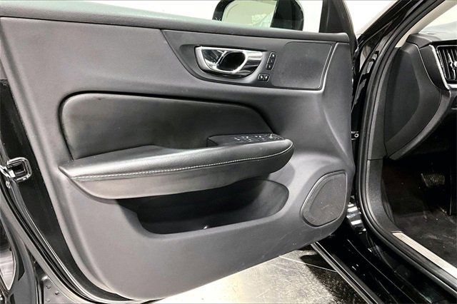 Used 2019 Volvo S60 T5 Momentum w/ Premium Package image 17
