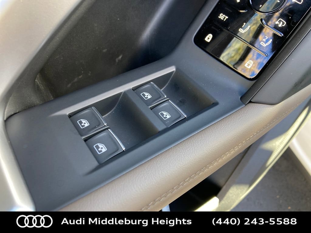 Used 2025 Audi Q5 Premium w/ Convenience Package image 13