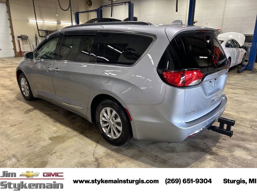 Used 2017 Chrysler Pacifica Touring-L image 7