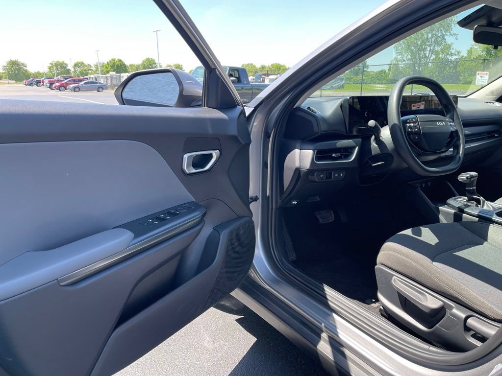 Used 2025 Kia K4 FWD image 13