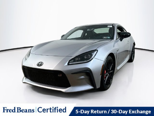 Used 2025 Toyota GR86 Premium w/ Performance Package RWD image 3
