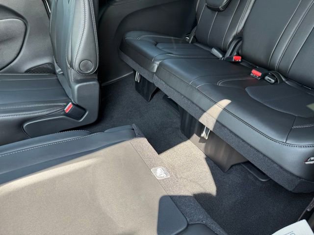 New 2026 Chrysler Pacifica Select image 29