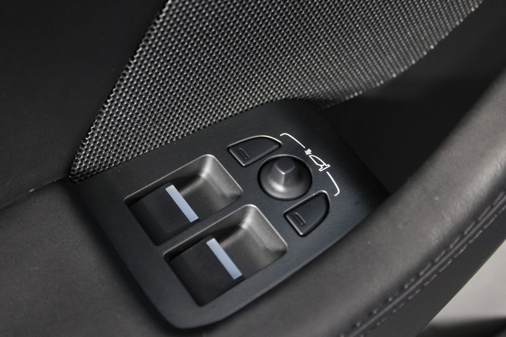 Used 2018 Jaguar F-TYPE Coupe image 21