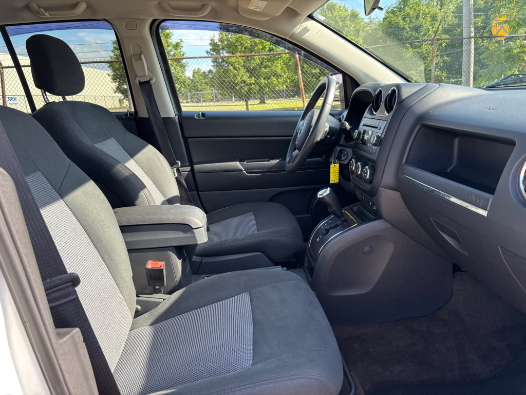 Used 2013 Jeep Compass Latitude AWD/4WD image 10