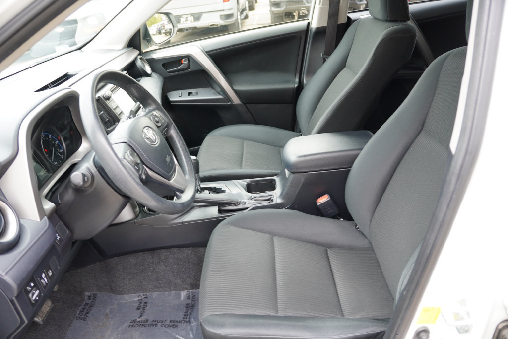 Used 2017 Toyota RAV4 LE AWD/4WD image 15