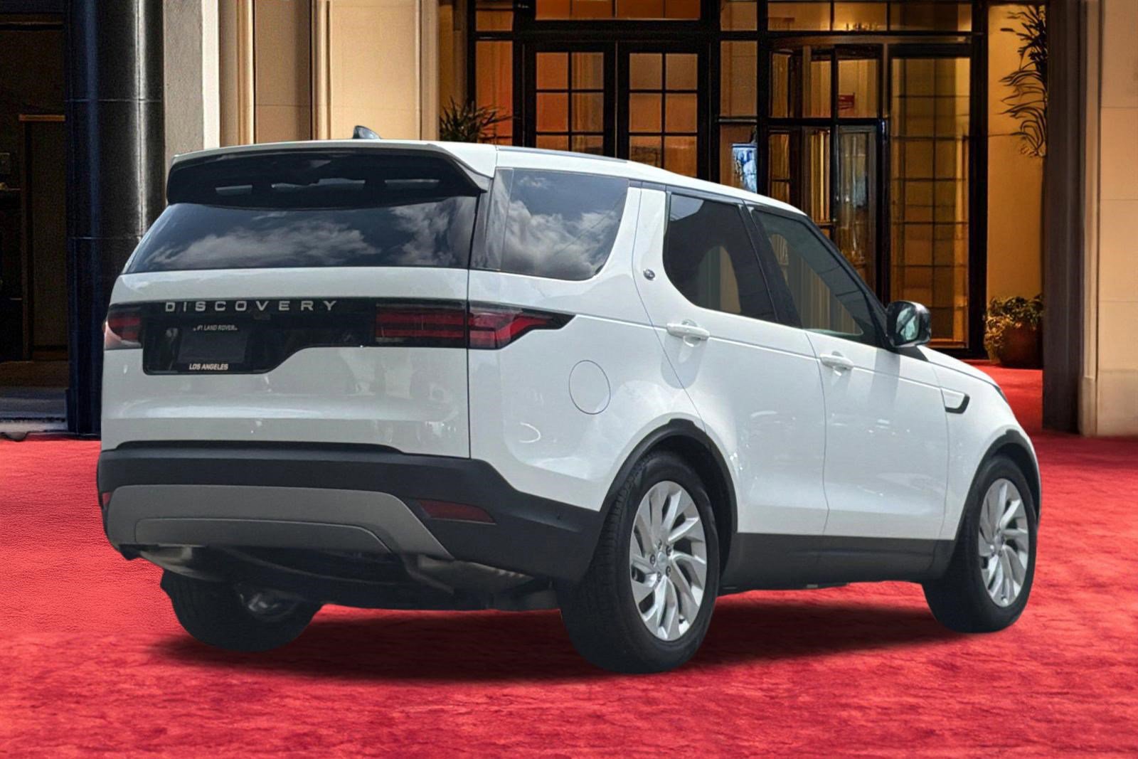 Used 2025 Land Rover Discovery S AWD/4WD image 9