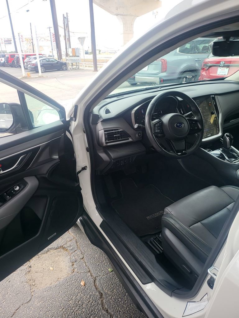 Used 2025 Subaru Outback Onyx Edition AWD/4WD image 5