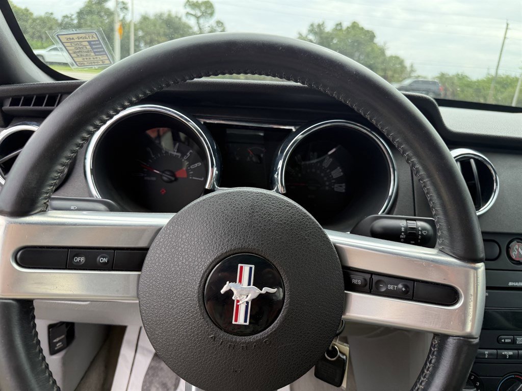 Used 2007 Ford Mustang Premium RWD image 16