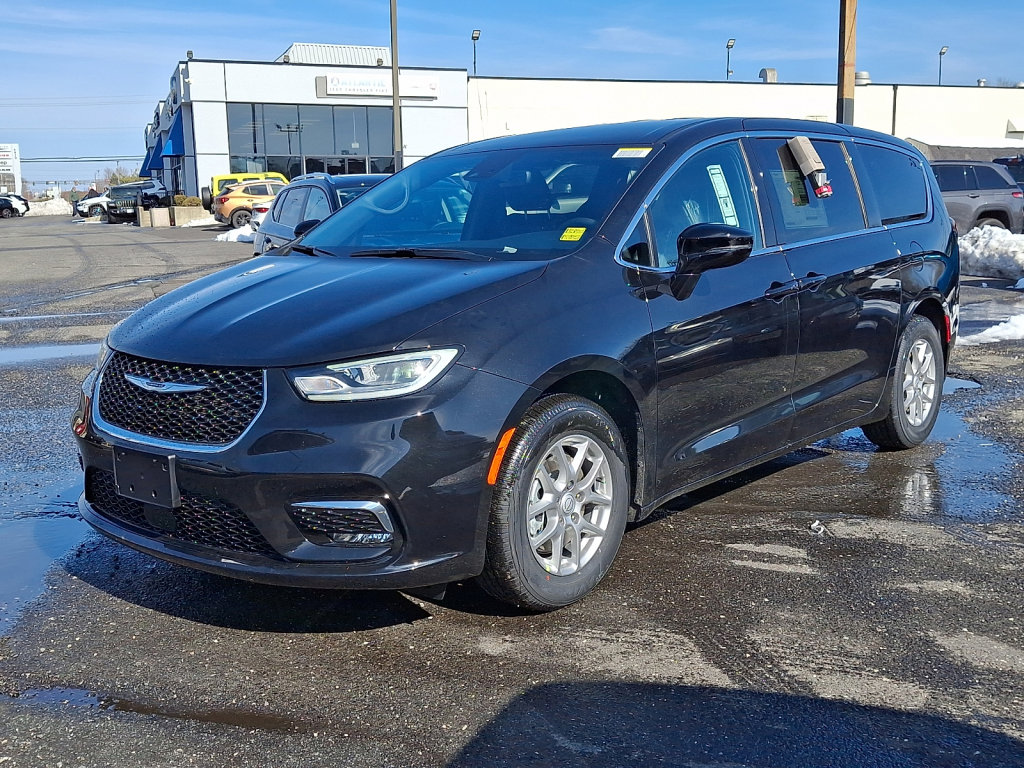 New 2026 Chrysler Pacifica Select