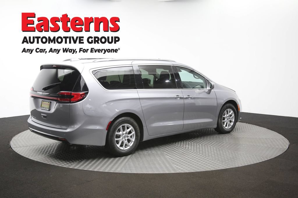 Used 2021 Chrysler Pacifica Touring-L FWD image 44