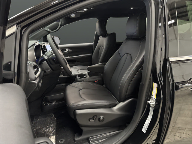 New 2026 Chrysler Pacifica Select AWD/4WD image 4