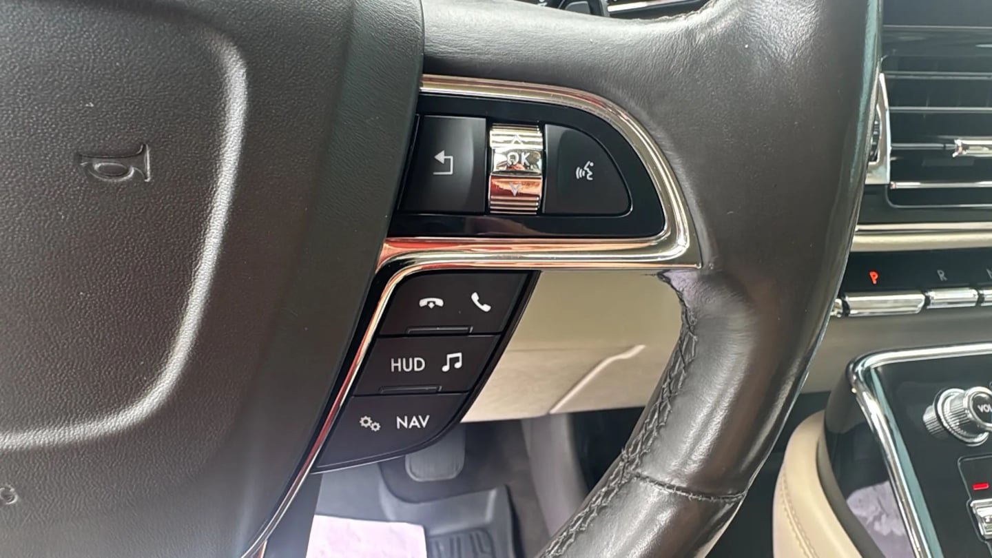 Used 2019 Lincoln Navigator Reserve AWD/4WD image 16