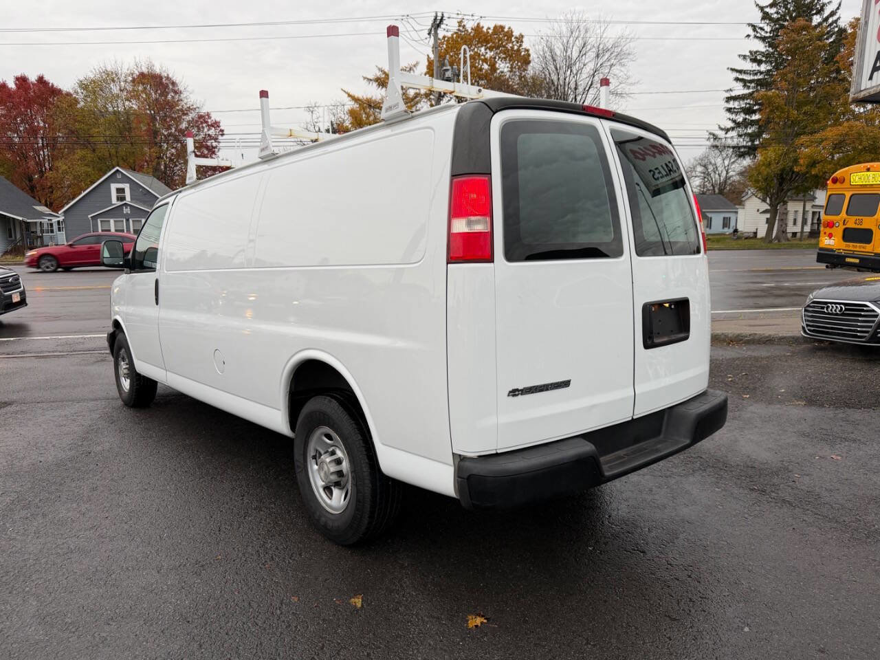 Used 2017 Chevrolet Express 2500 Extended image 3