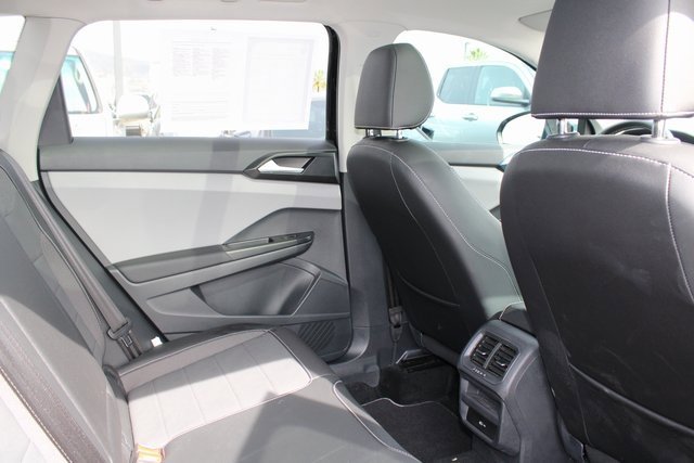 Used 2023 Volkswagen Taos SE w/ Panoramic Sunroof Package image 7
