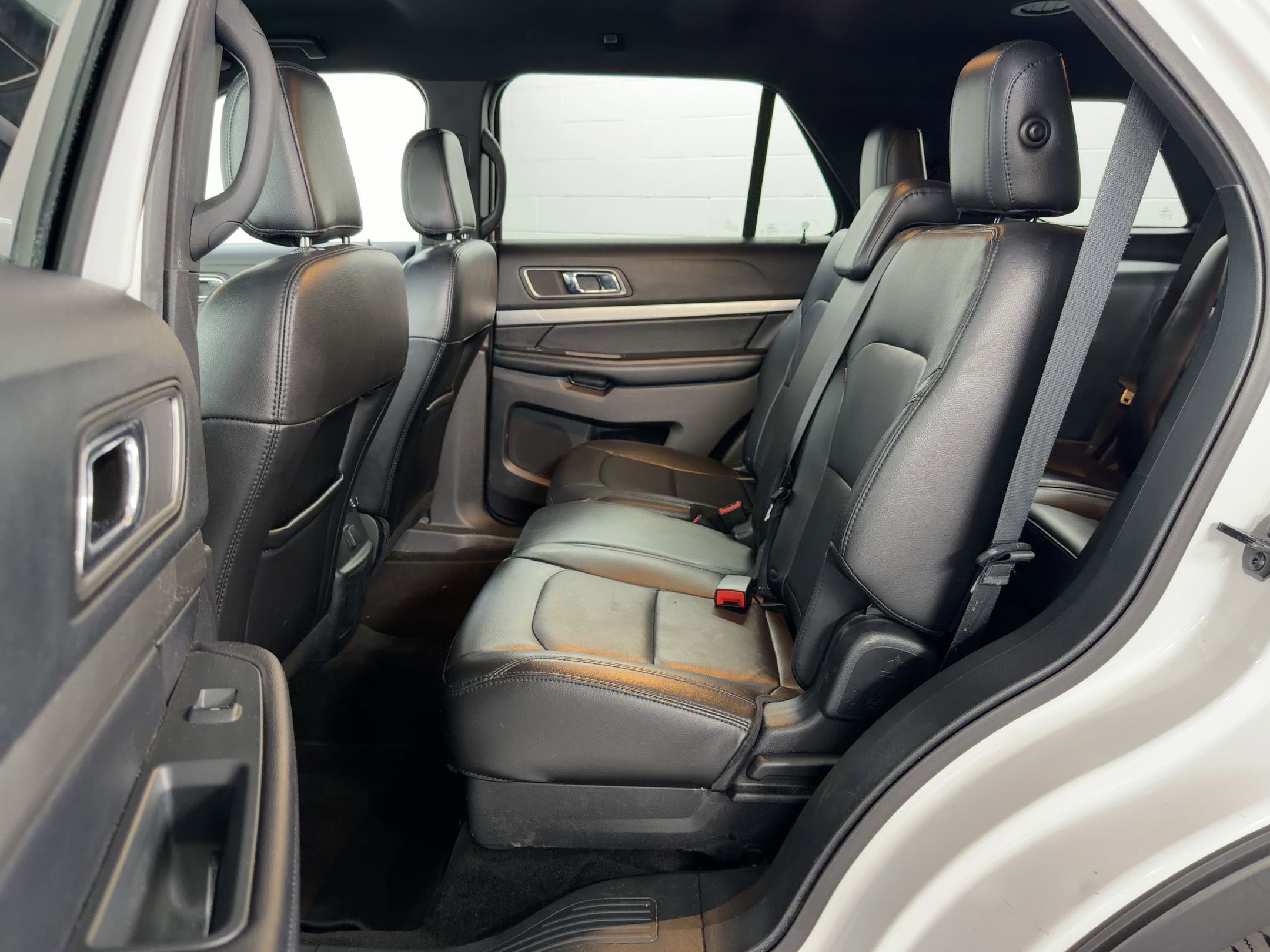 Used 2018 Ford Explorer XLT w/ Equipment Group 202A image 14