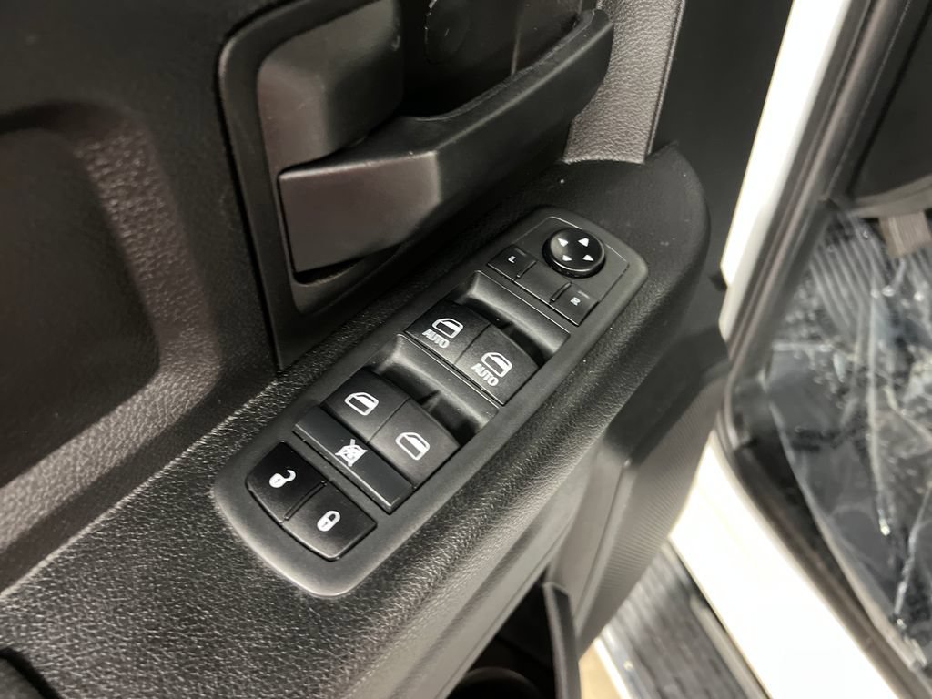 Used 2020 RAM 3500 Tradesman w/ Chrome Appearance Group AWD/4WD image 17