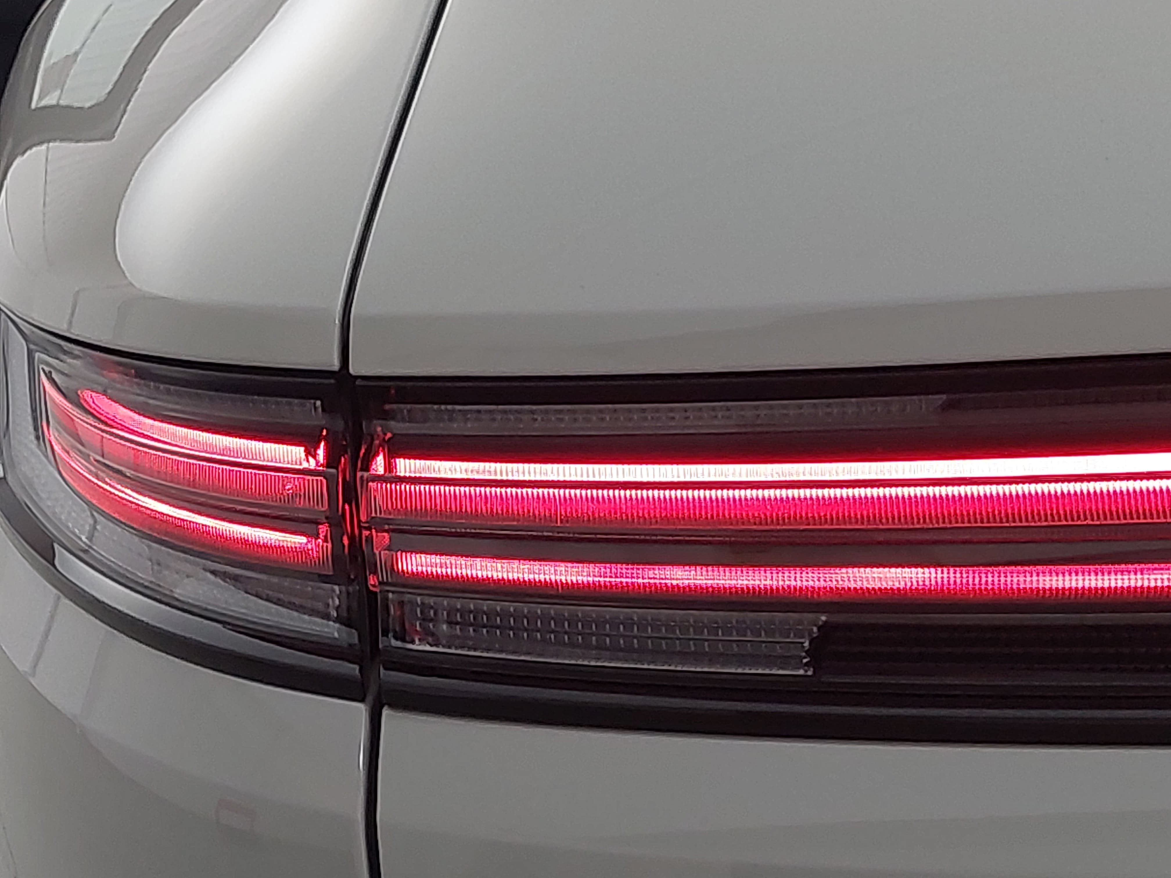 Certified 2025 Porsche Cayenne E-Hybrid AWD/4WD image 37