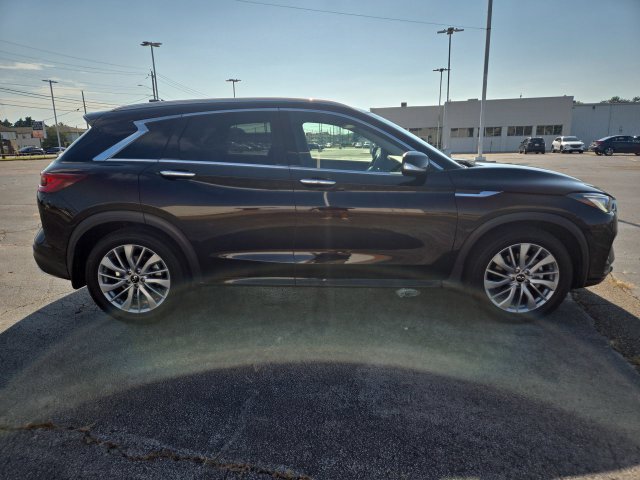 Used 2023 INFINITI QX50 Luxe FWD image 9