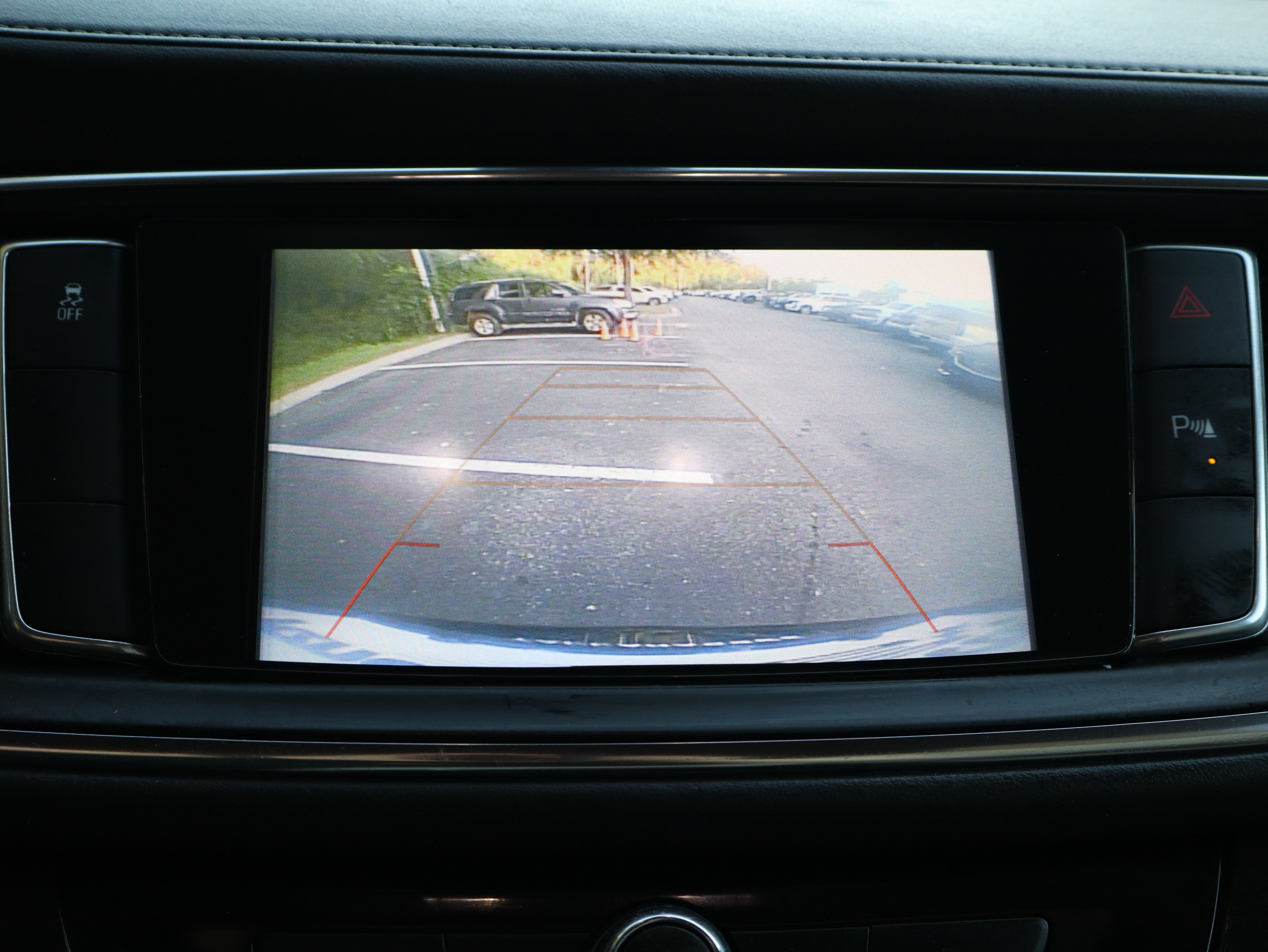 Used 2019 Buick Enclave Essence FWD image 36
