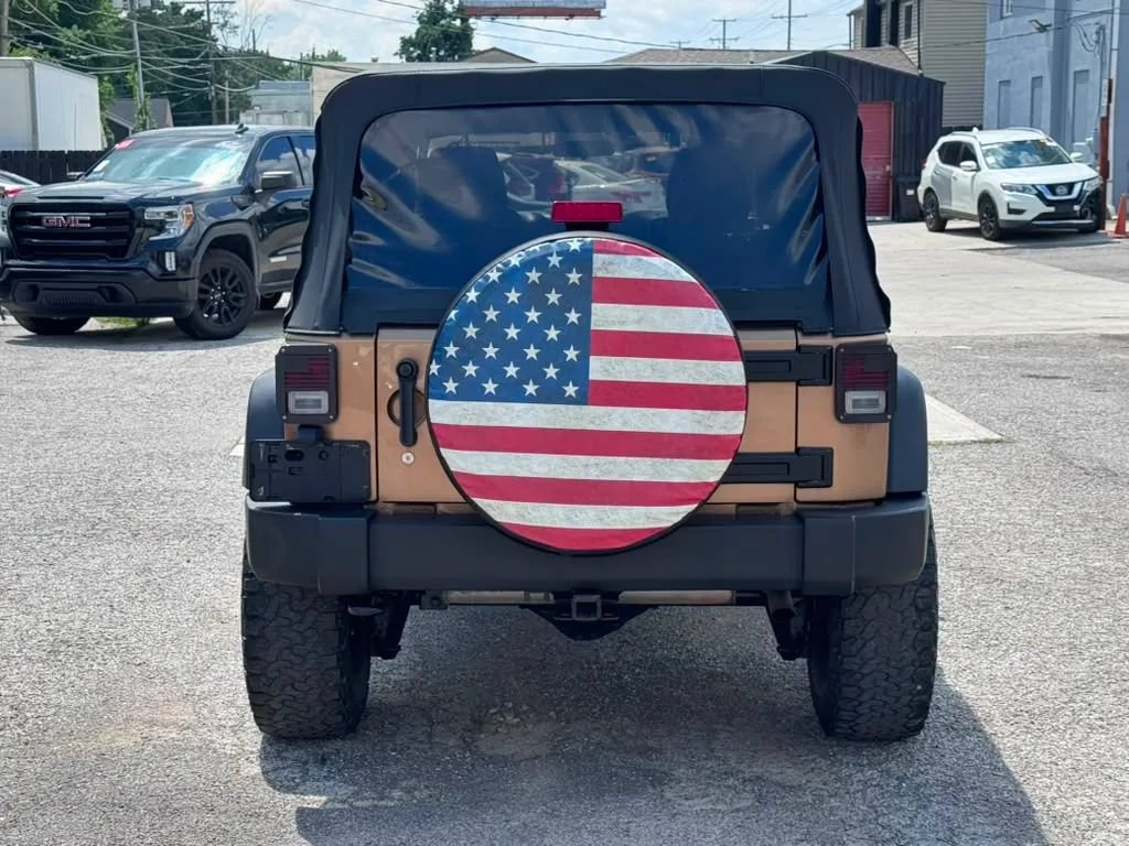 Used 2015 Jeep Wrangler Unlimited Sport w/ Connectivity Group AWD/4WD image 4