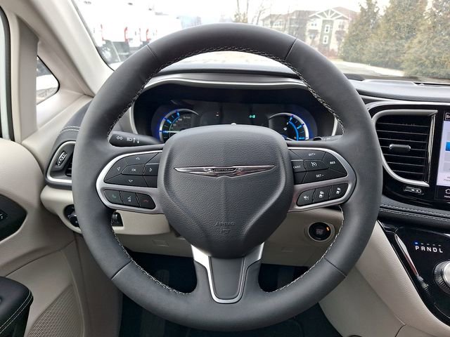 Used 2023 Chrysler Pacifica Touring-L FWD image 17