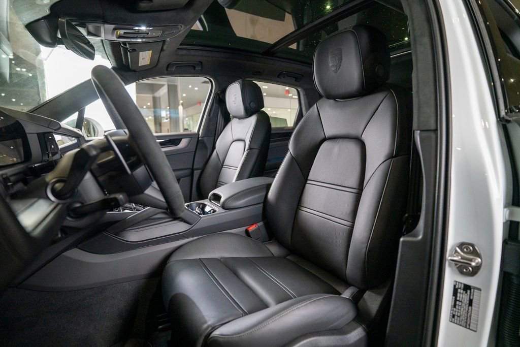 New 2026 Porsche Cayenne GTS image 5