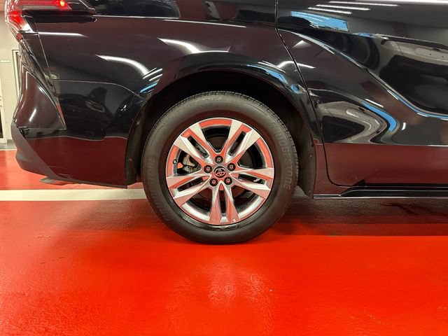 Certified 2024 Toyota Sienna XLE w/ XLE Plus Package AWD/4WD image 29