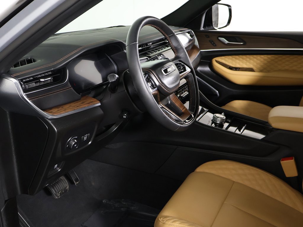 Used 2024 Jeep Grand Cherokee L Summit w/ Advanced Protech Group IV image 30