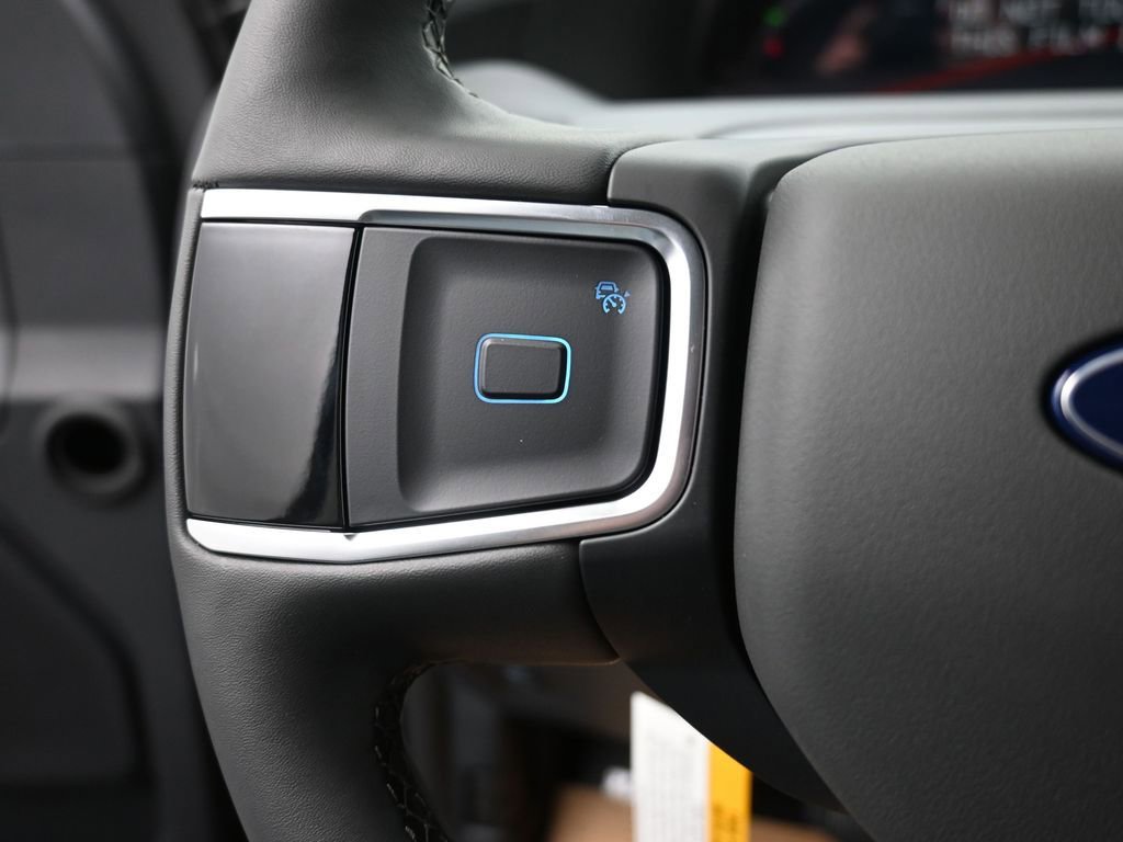 New 2026 Ford Expedition Active image 6