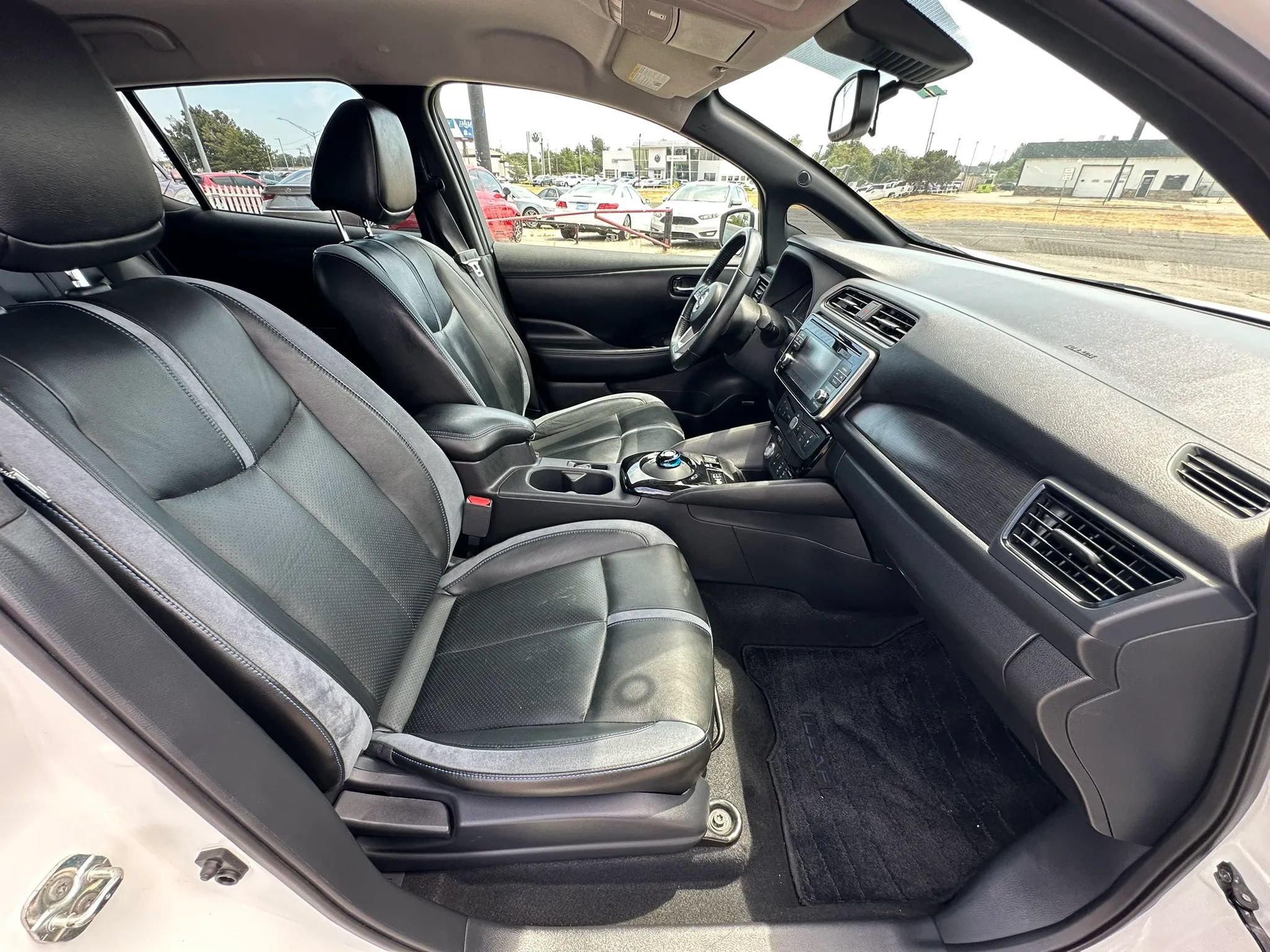 Used 2018 Nissan Leaf SL w/ SL Technology Package FWD image 13