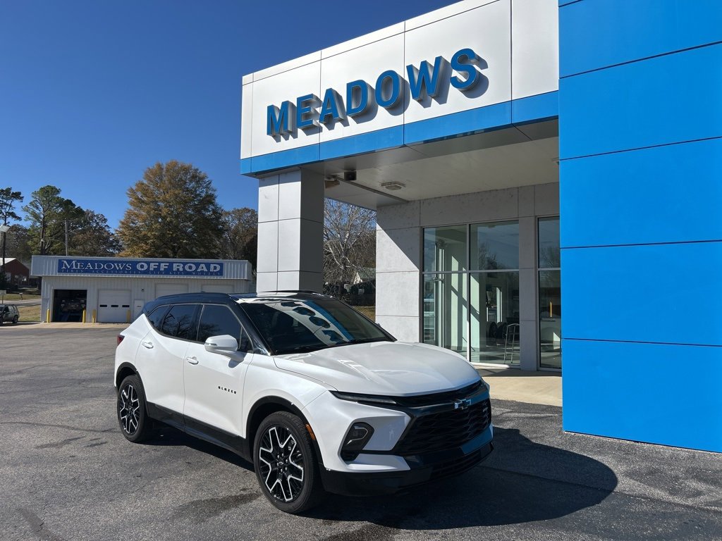 Used 2023 Chevrolet Blazer RS image 1