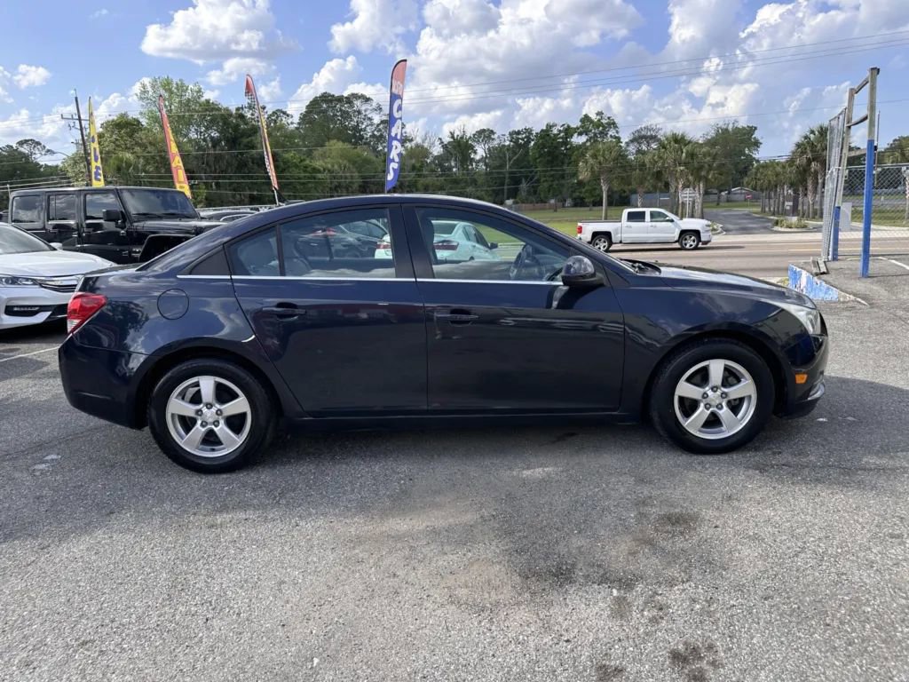 Used 2014 Chevrolet Cruze LT w/ All-Star Edition FWD image 4