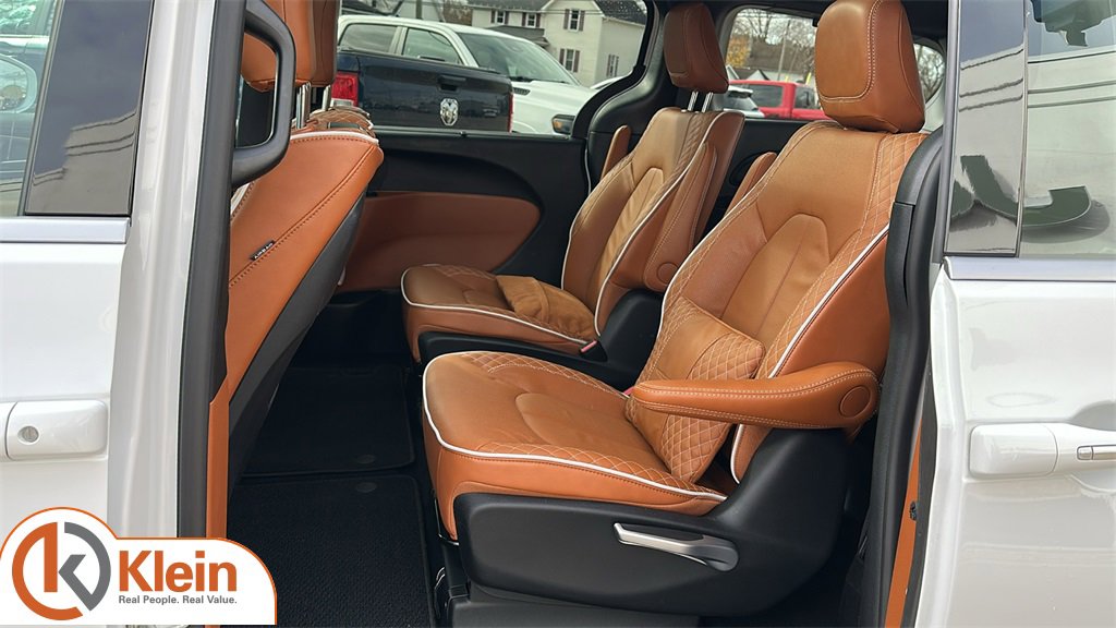 Used 2024 Chrysler Pacifica Pinnacle w/ Trailer Tow Group image 28