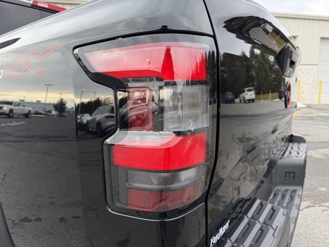 Used 2024 Nissan Frontier PRO-4X w/ Technology Package image 4