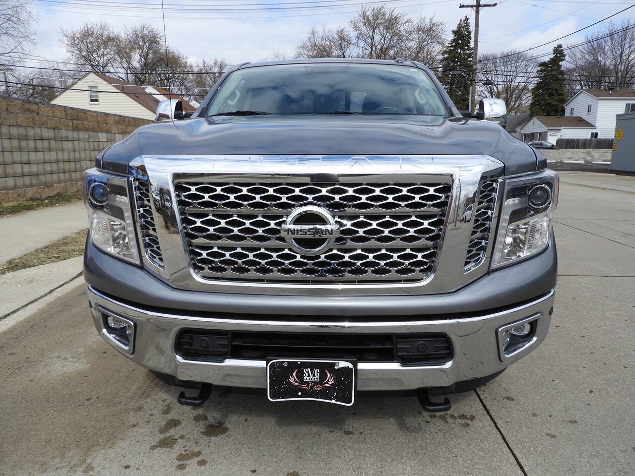 Used 2018 Nissan Titan SL w/ Chrome Package AWD/4WD image 3