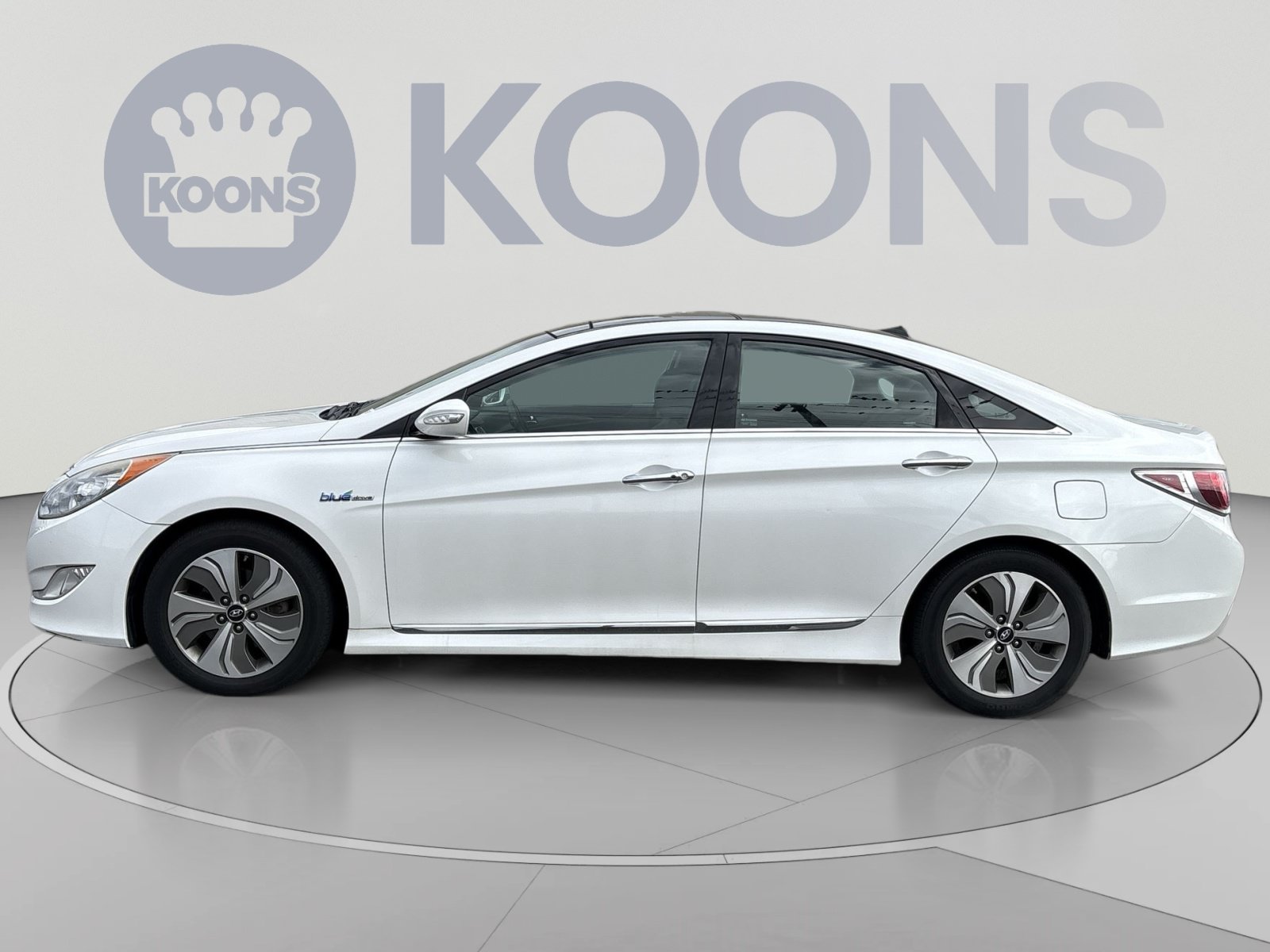 Used 2014 Hyundai Sonata Limited w/ Panoramic Sunroof Package 02 FWD image 2