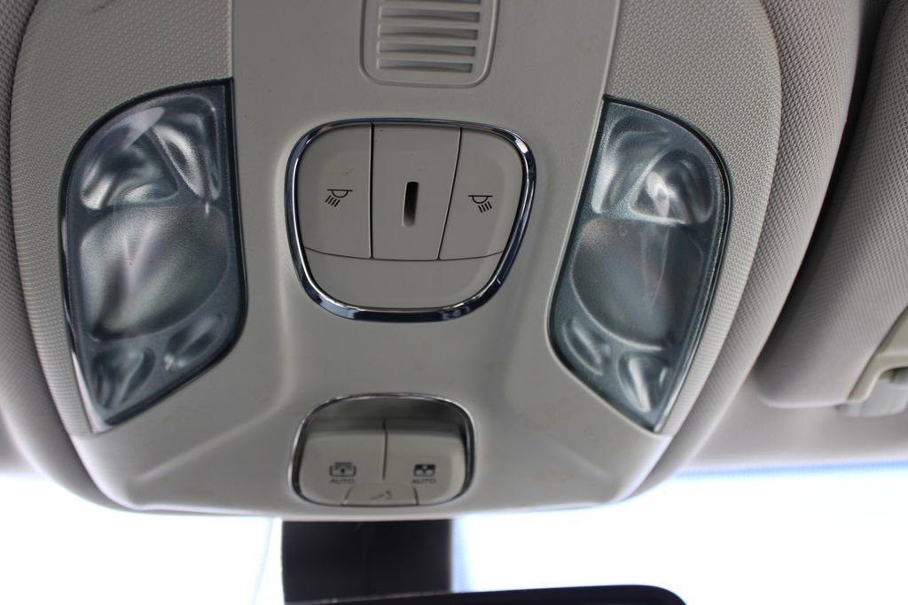 Used 2018 Jeep Compass Latitude w/ Popular Equipment Group image 39