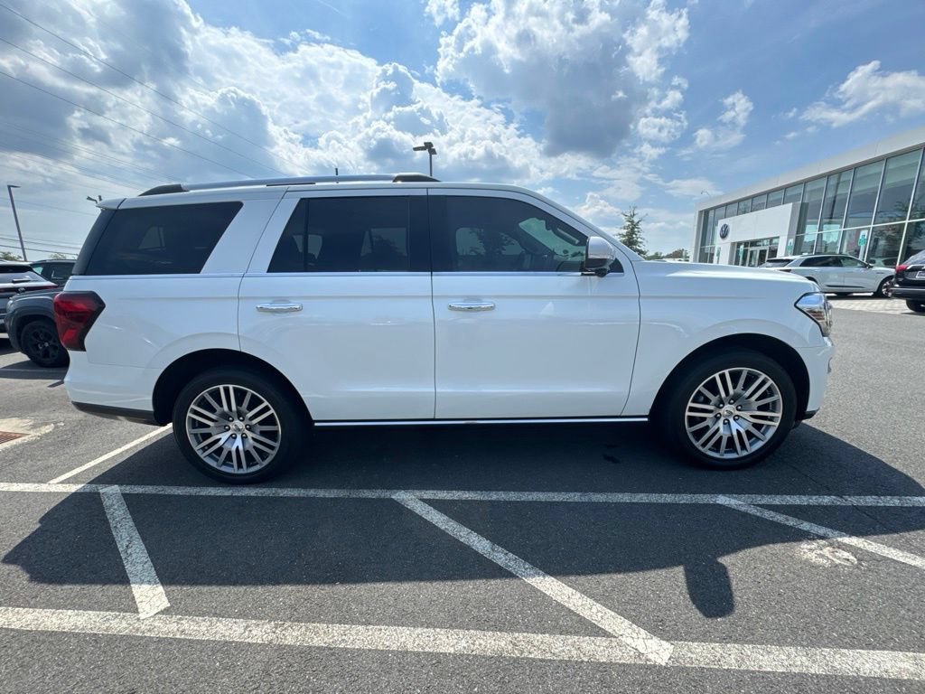 Used 2024 Ford Expedition Limited AWD/4WD image 3