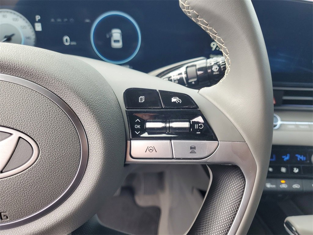 Used 2025 Hyundai Elantra SEL image 22