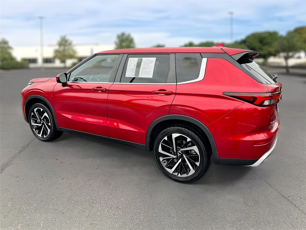 Used 2023 Mitsubishi Outlander SE image 4