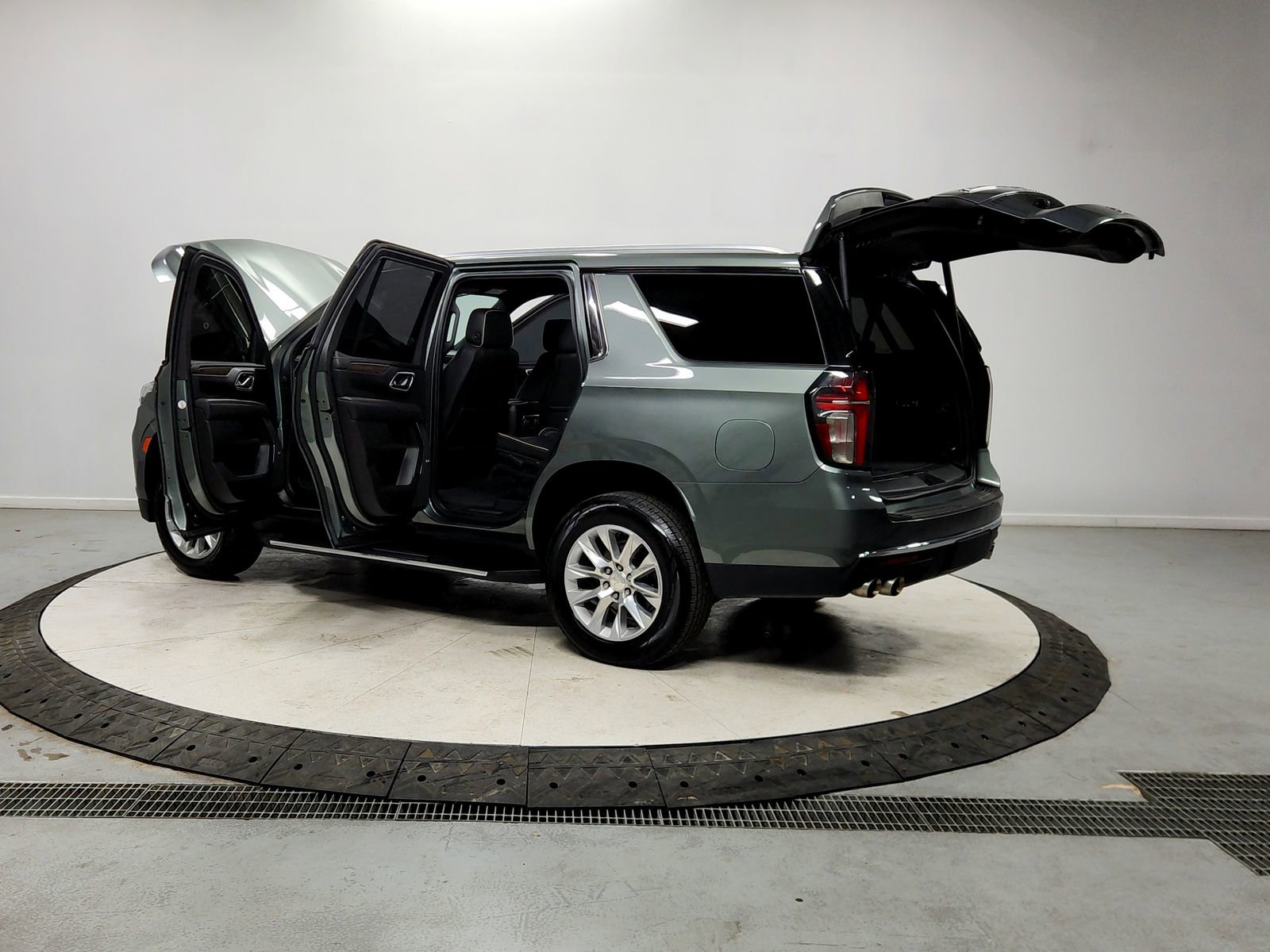 Used 2023 Chevrolet Tahoe Premier image 13