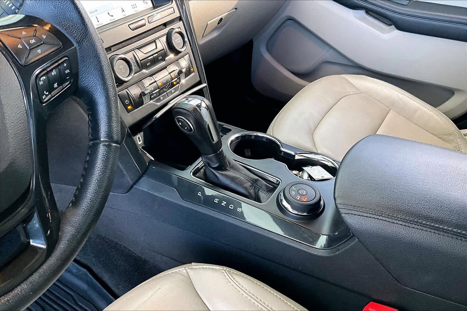 Used 2018 Ford Explorer XLT w/ Equipment Group 202A AWD/4WD image 17