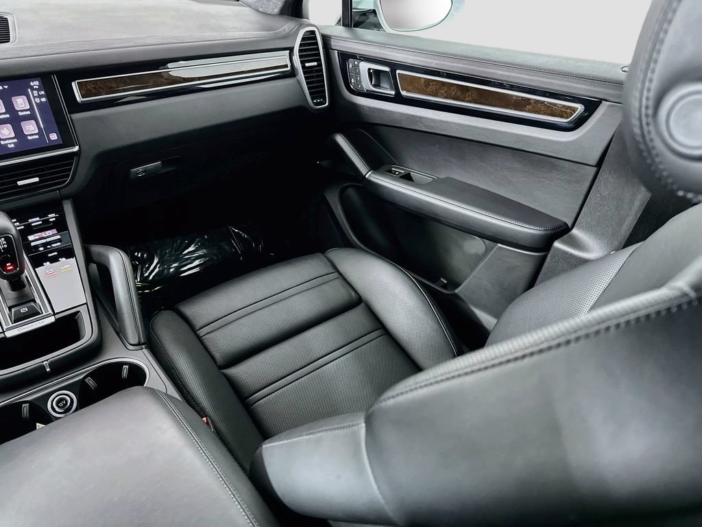 Certified 2023 Porsche Cayenne GTS AWD/4WD image 25